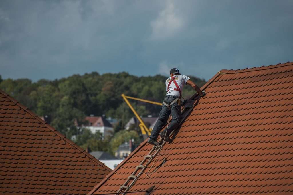 normes et autorisations de travaux pour surélever une toiture