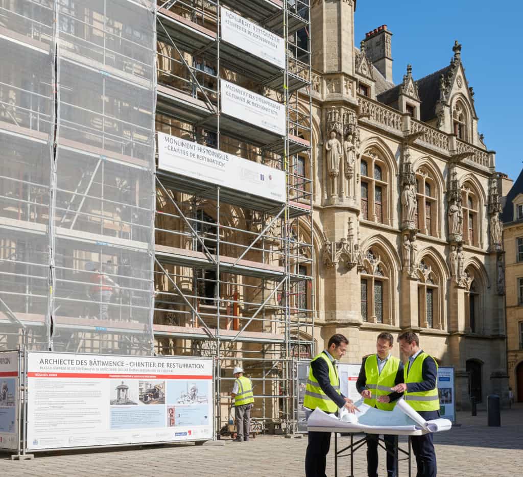 Travaux sur un monument historique classé avec instruction par la DRAC et Conservation régionale des monuments historiques.